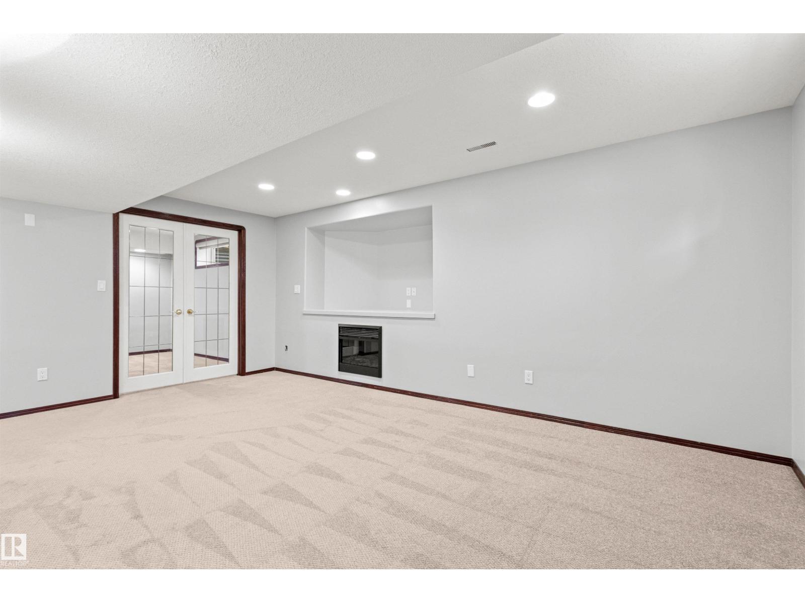 6 OAKRIDGE DR S - 37