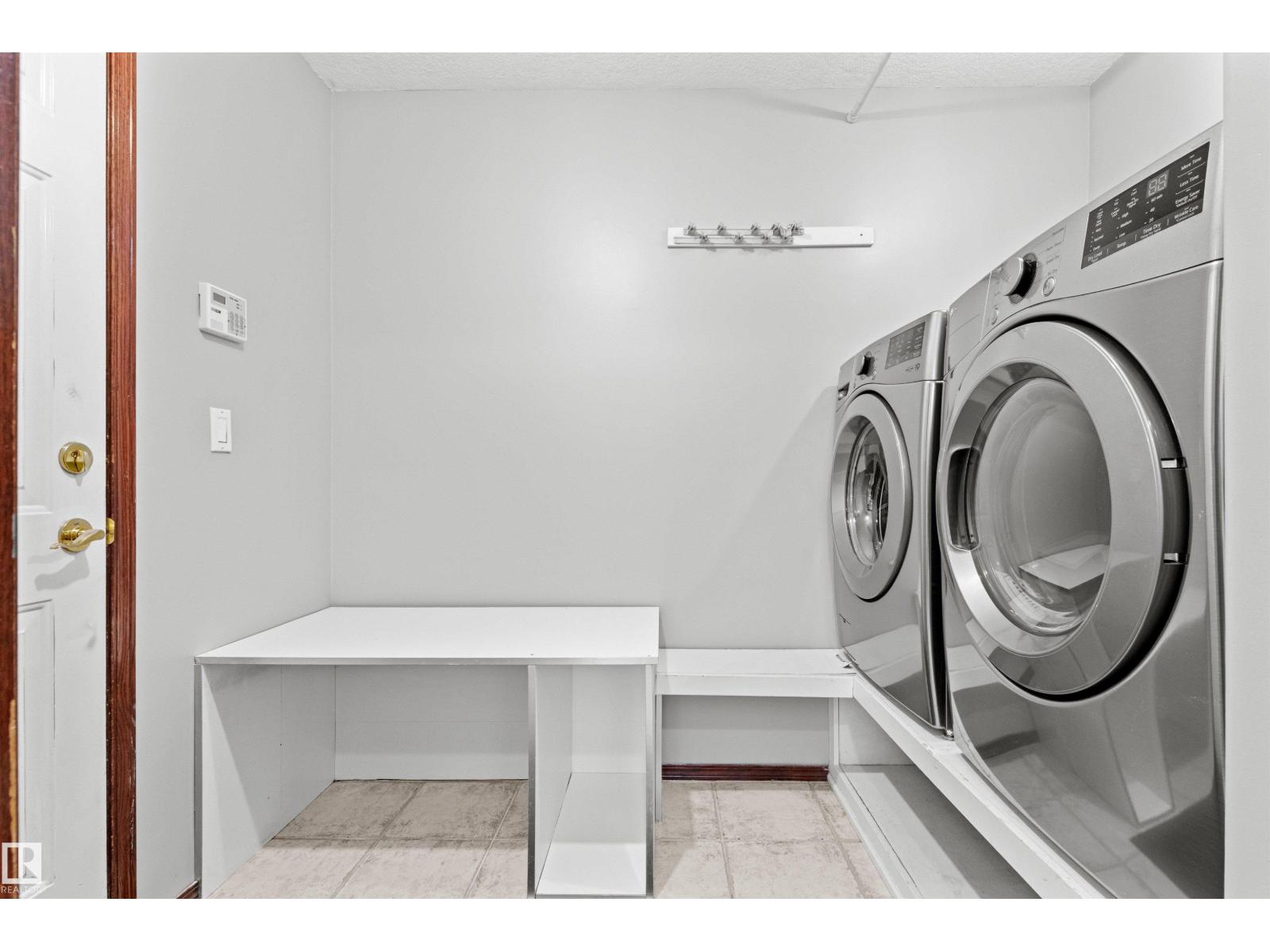 6 OAKRIDGE DR S - 20