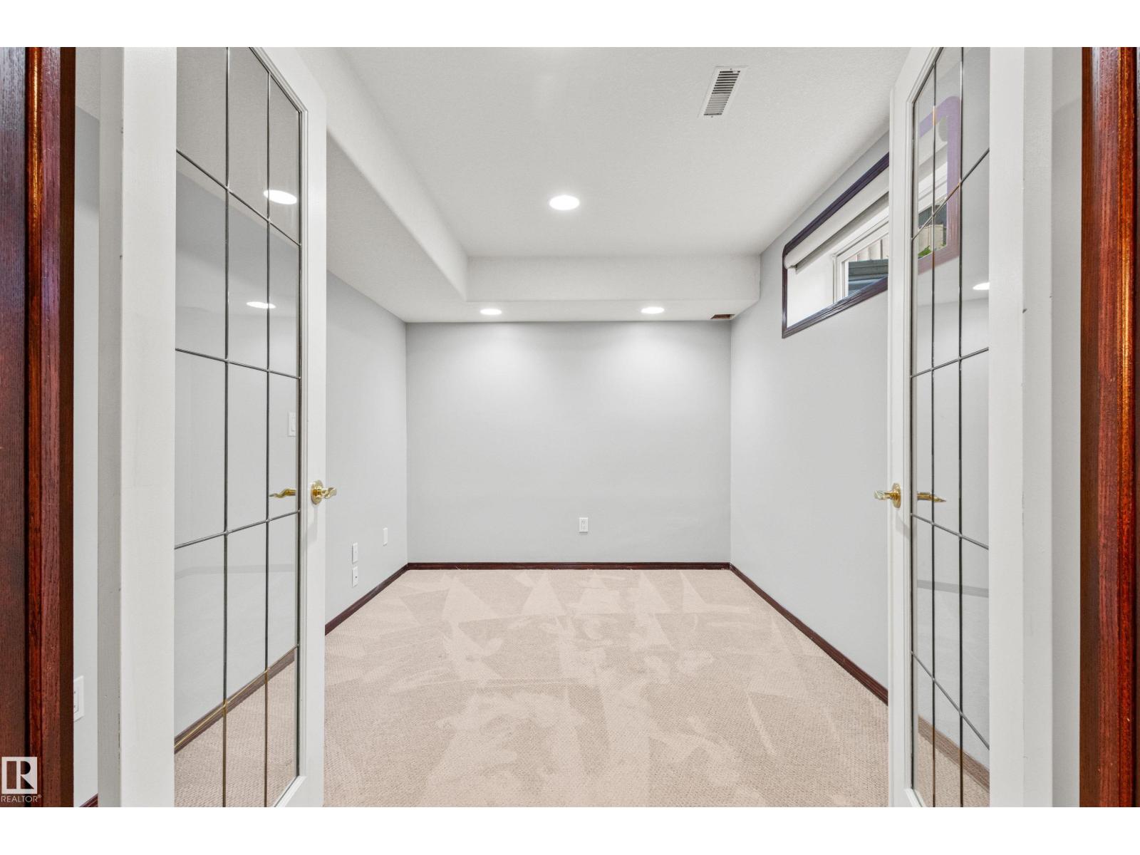 6 OAKRIDGE DR S - 38