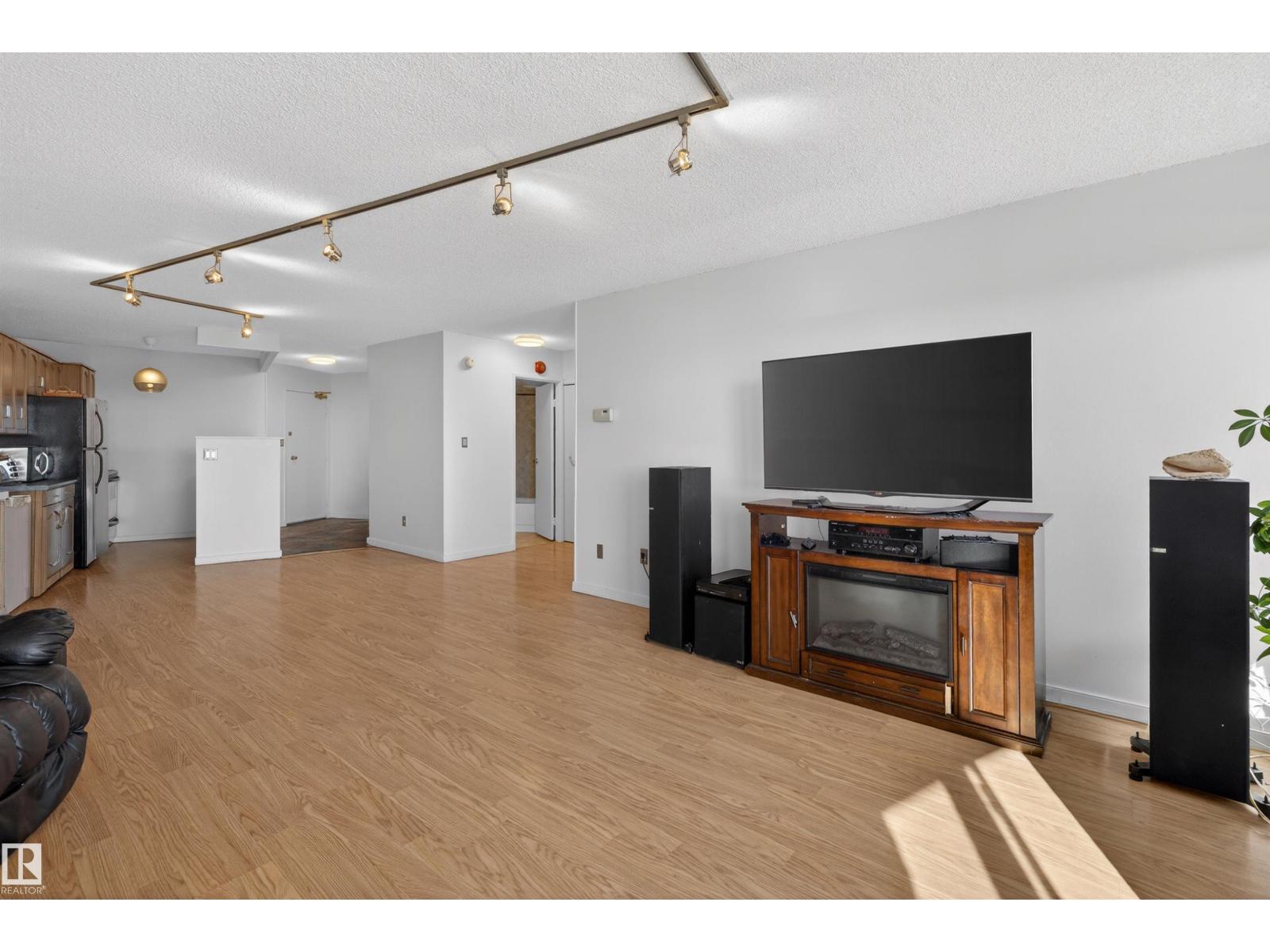#1608 10045 117 ST NW - 10