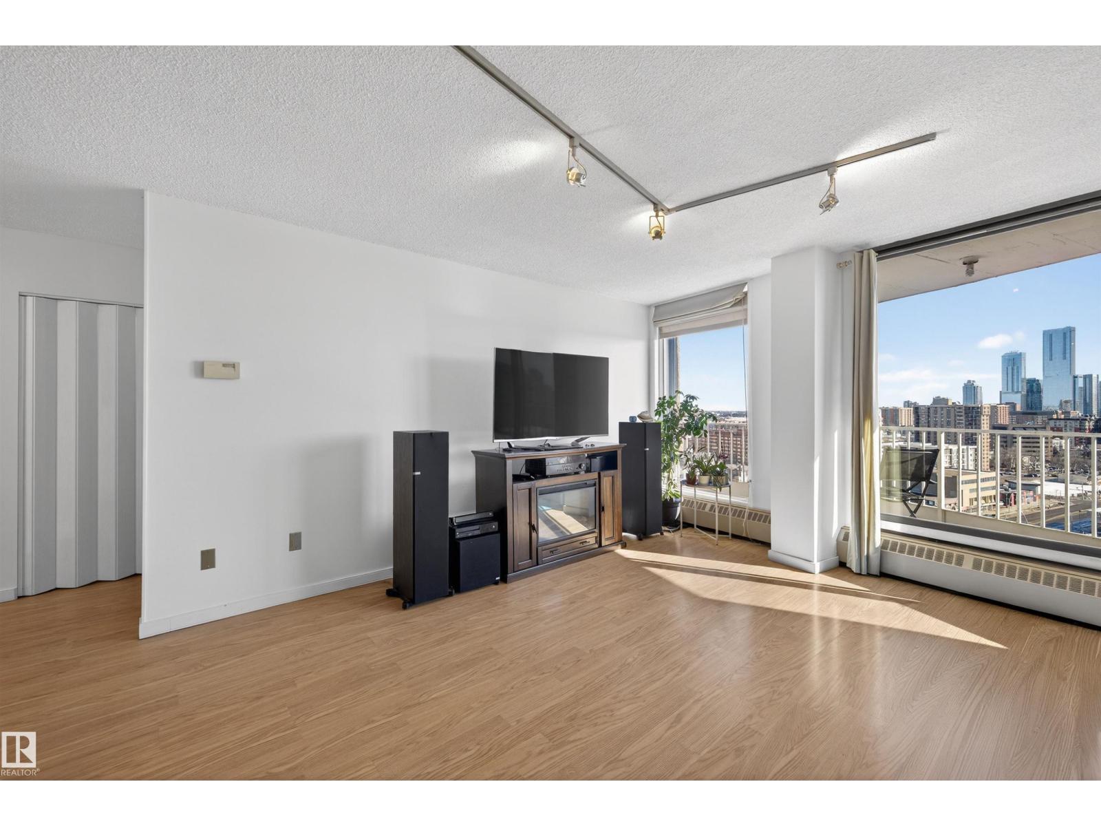 #1608 10045 117 ST NW - 8