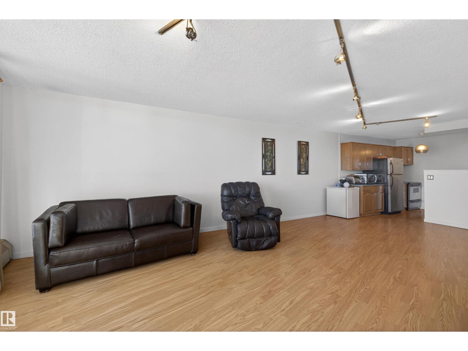 #1608 10045 117 ST NW - 11
