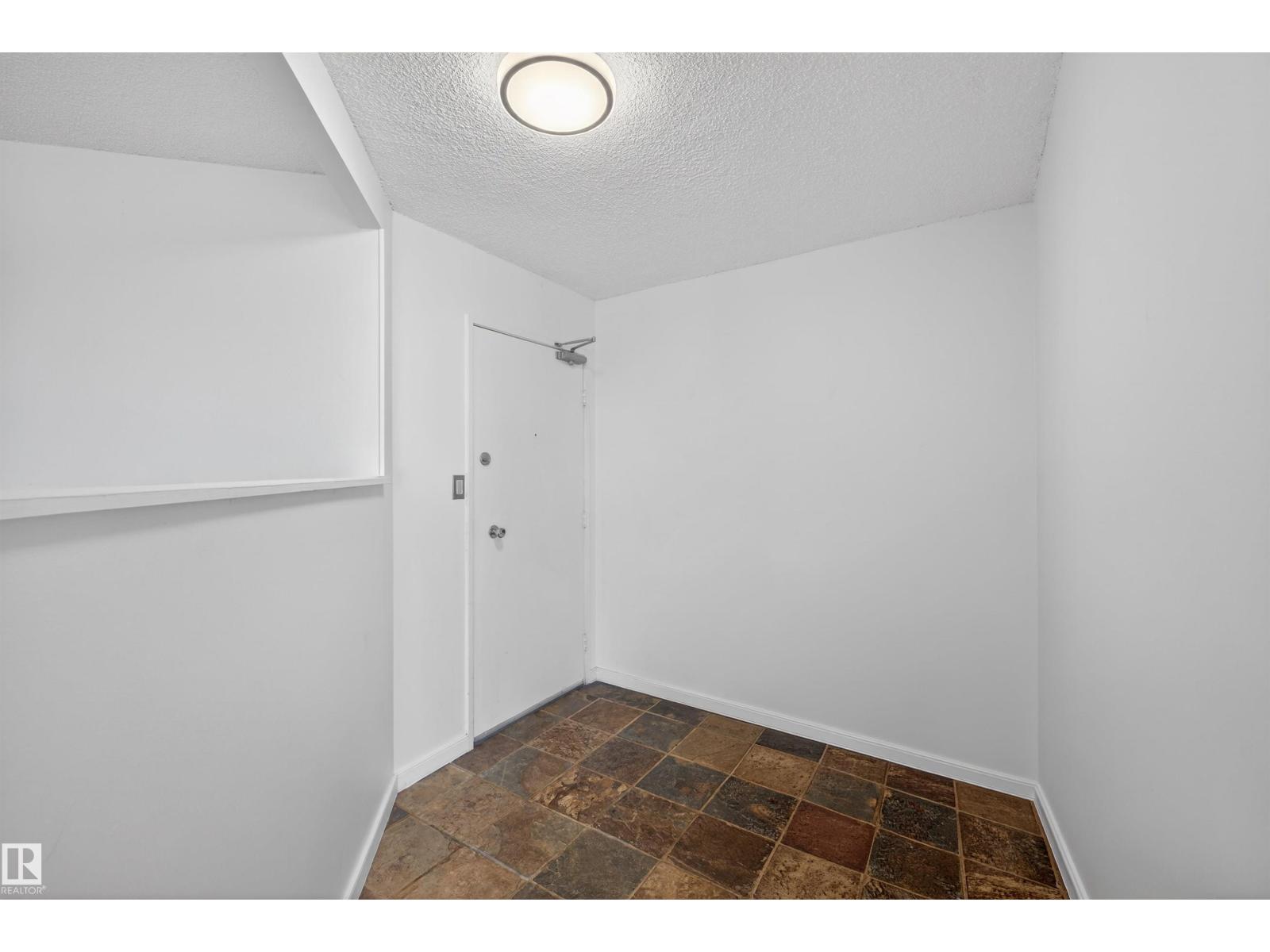 #1608 10045 117 ST NW - 19