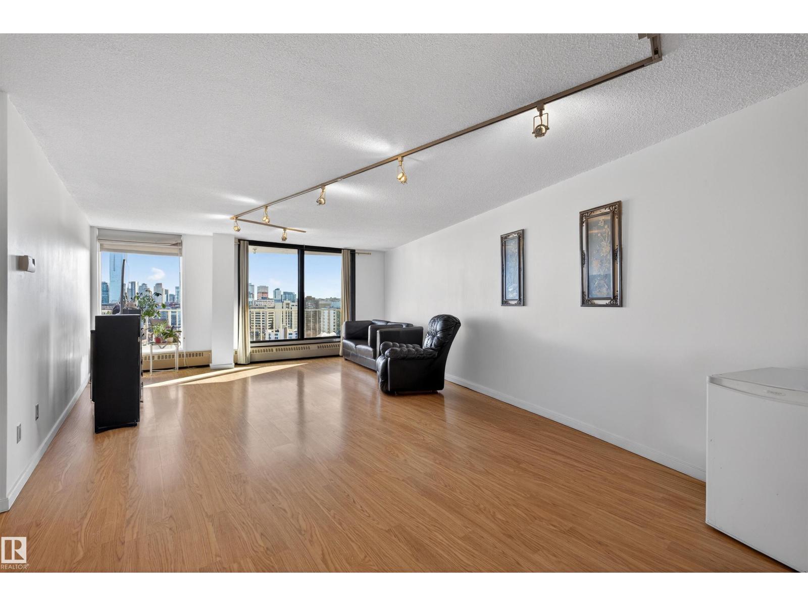 #1608 10045 117 ST NW - 9