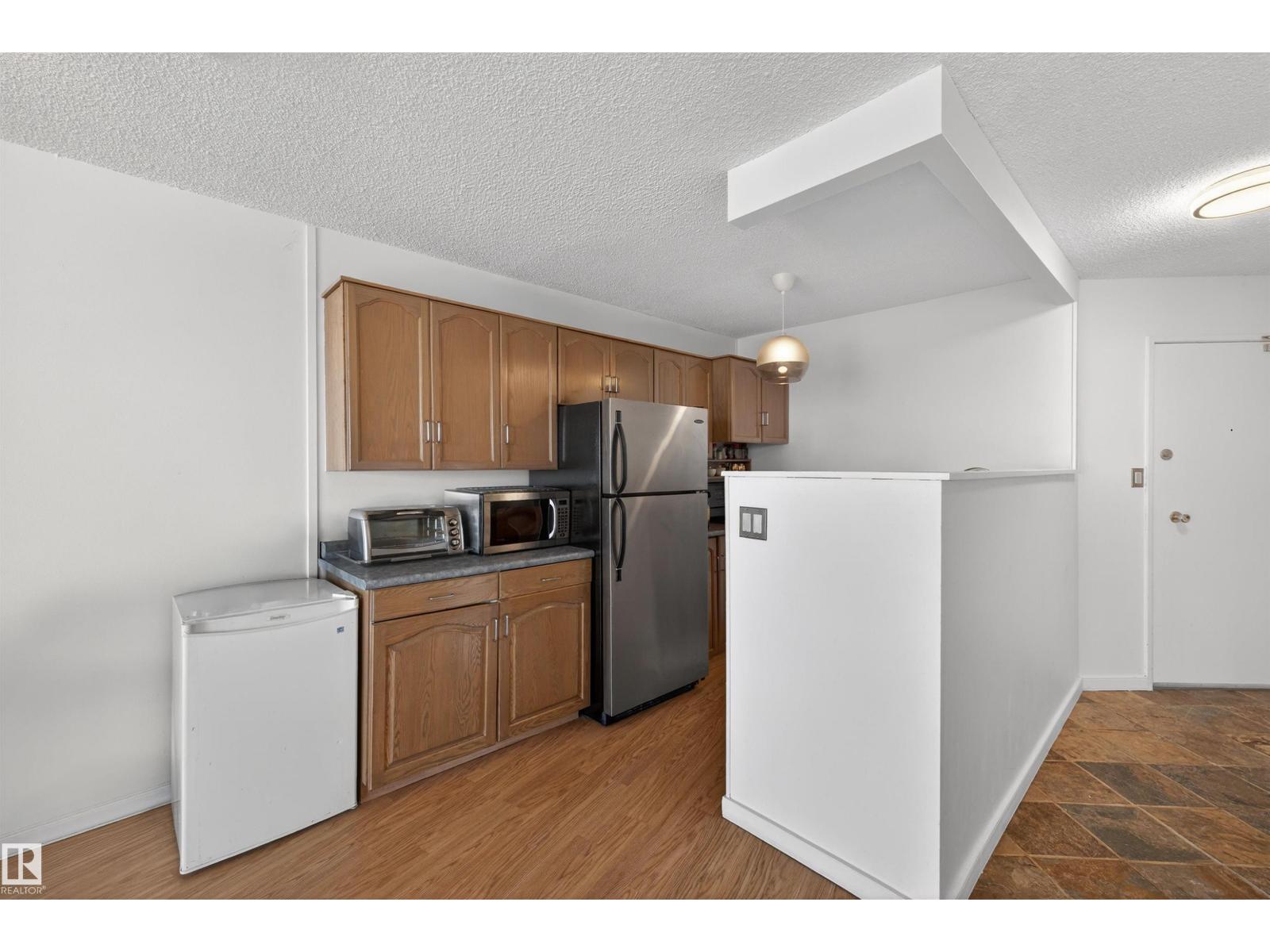 #1608 10045 117 ST NW - 5