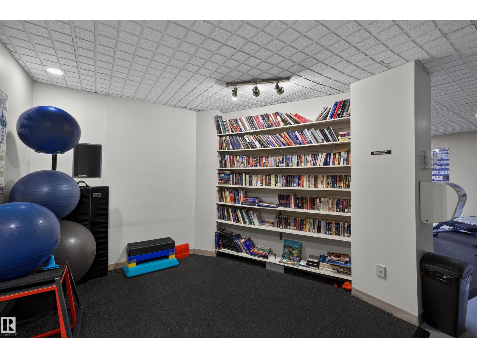 #1608 10045 117 ST NW - 27