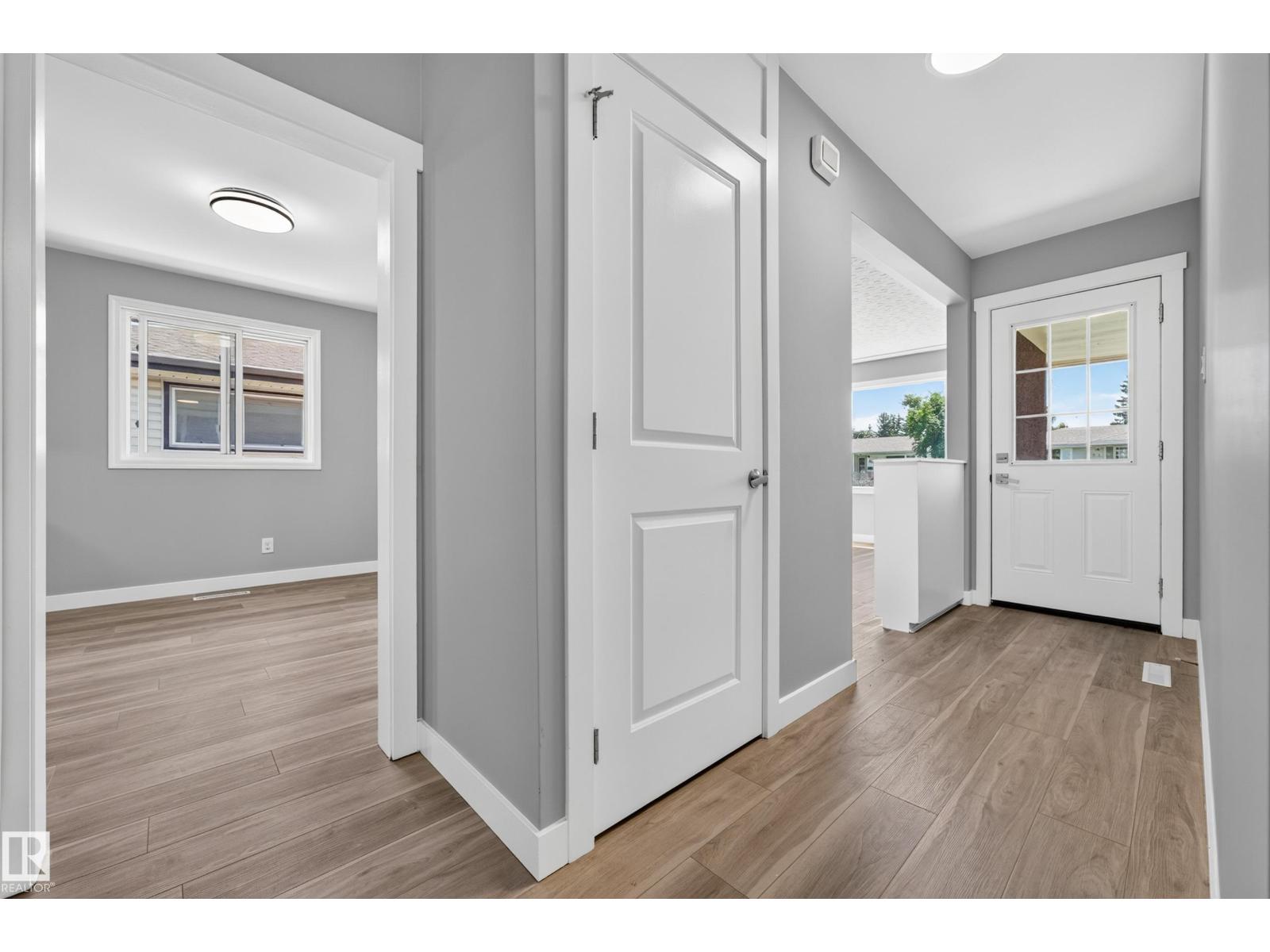 6016 92 AV NW - 10