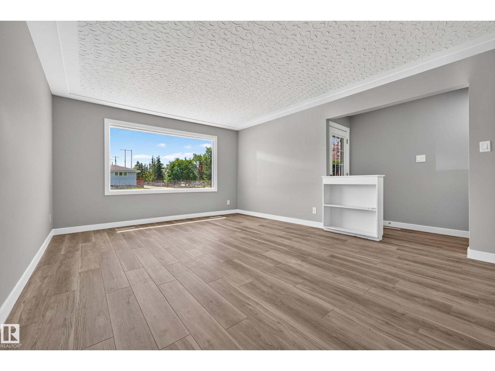 6016 92 AV NW - 4
