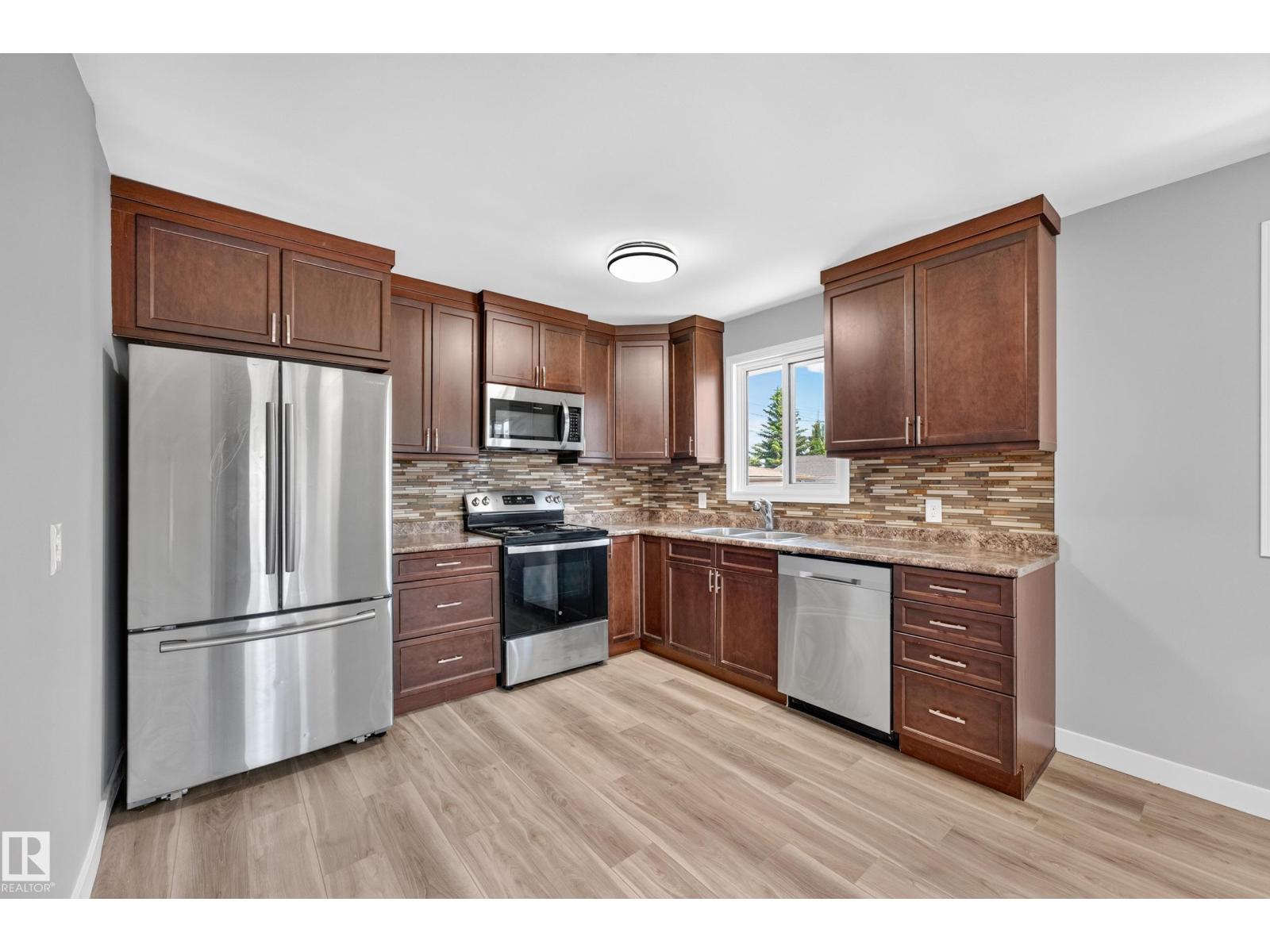 6016 92 AV NW - 8