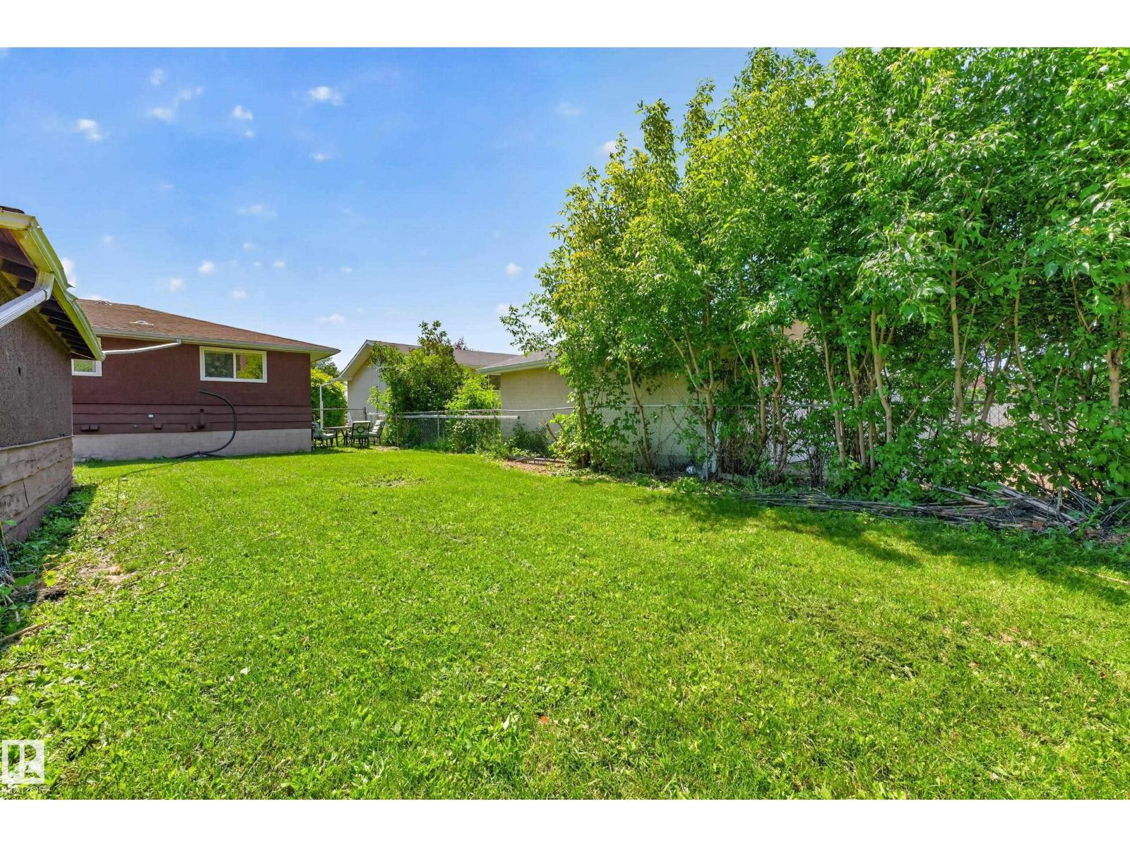 6016 92 AV NW - 33