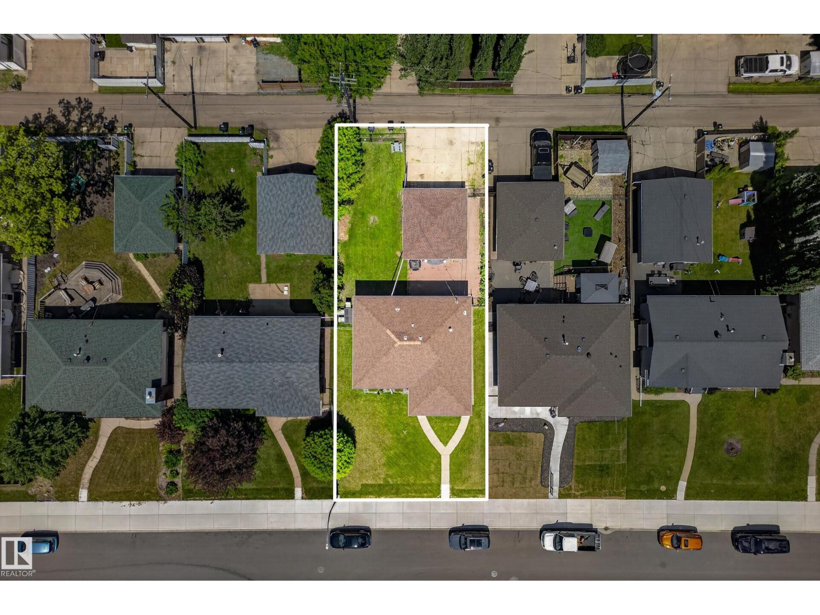 6016 92 AV NW - 34