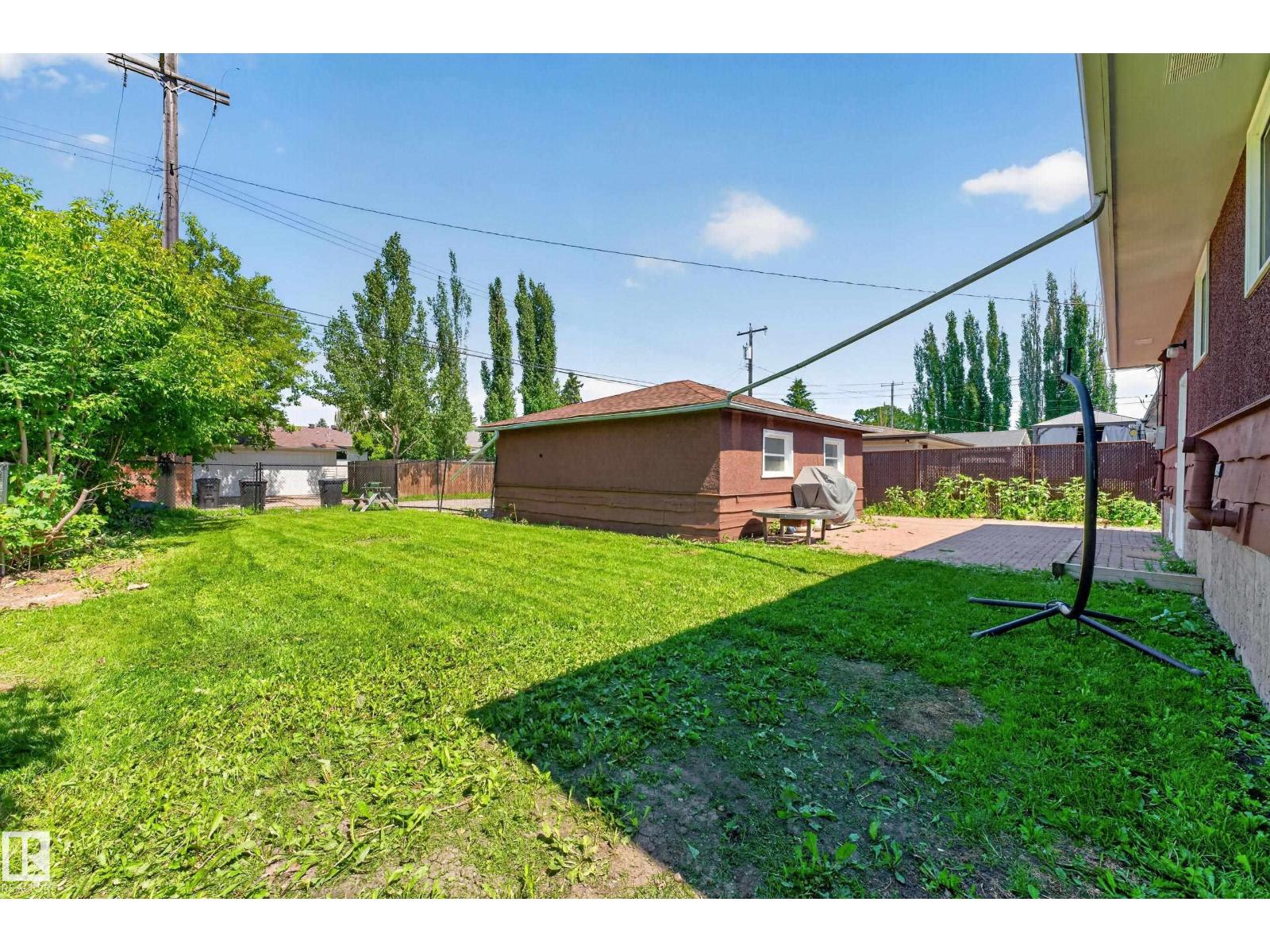 6016 92 AV NW - 31