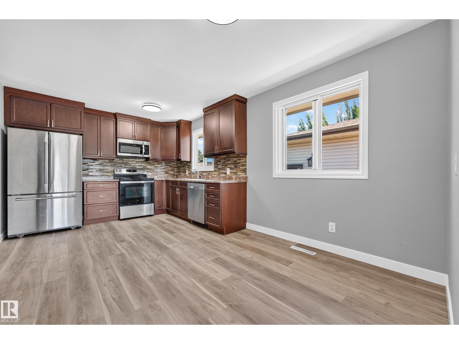 6016 92 AV NW - 6