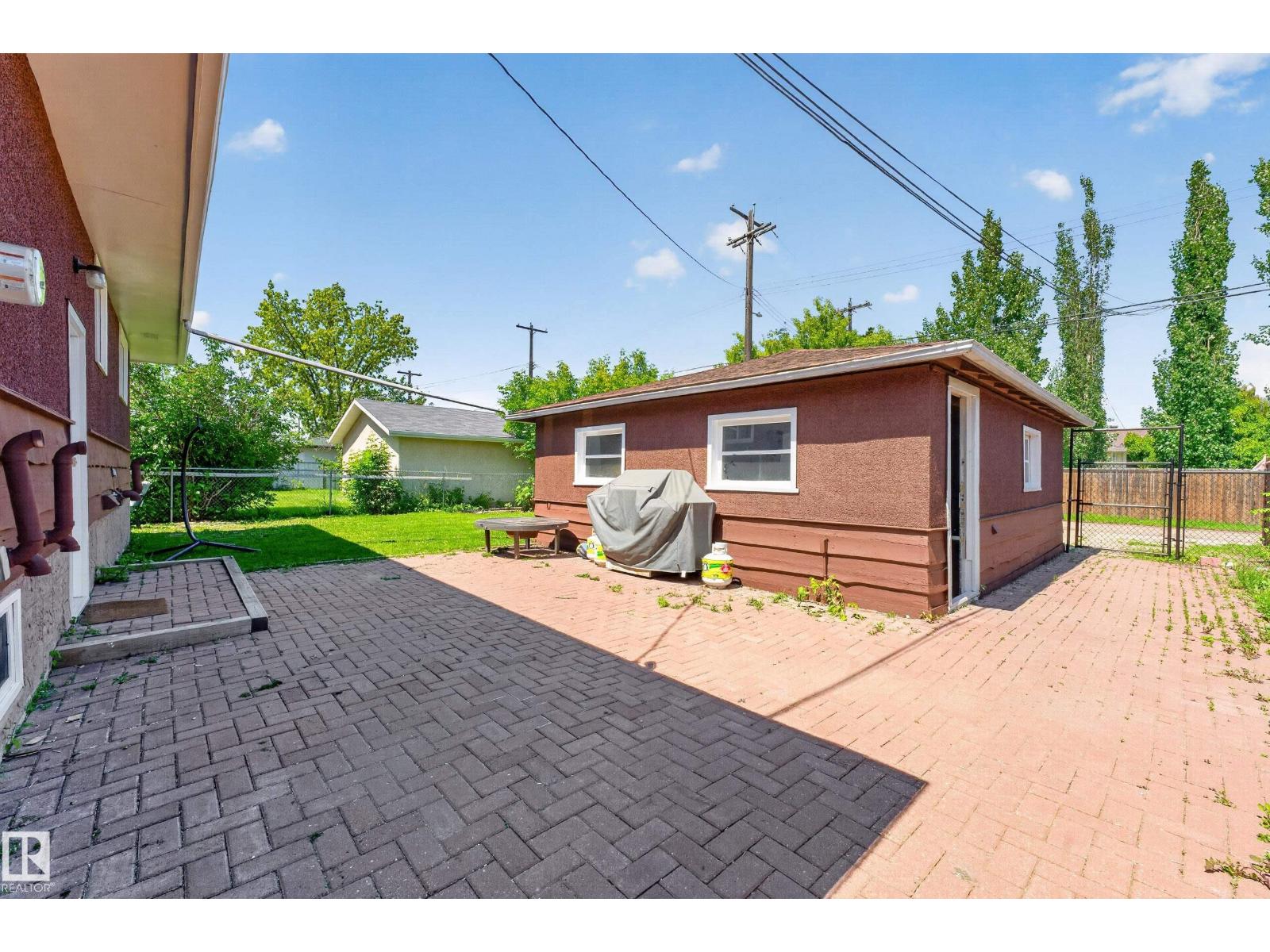 6016 92 AV NW - 22