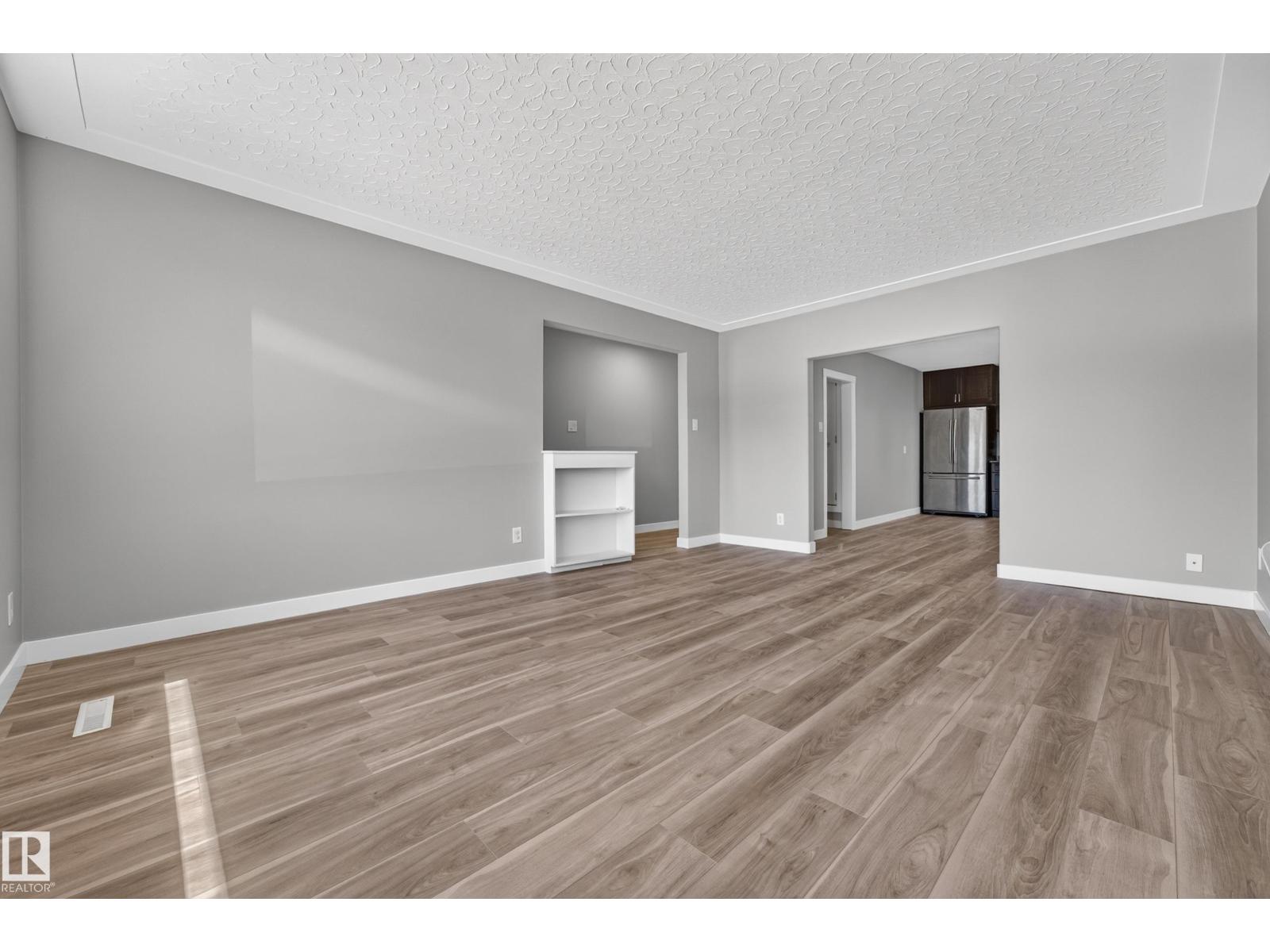 6016 92 AV NW - 5