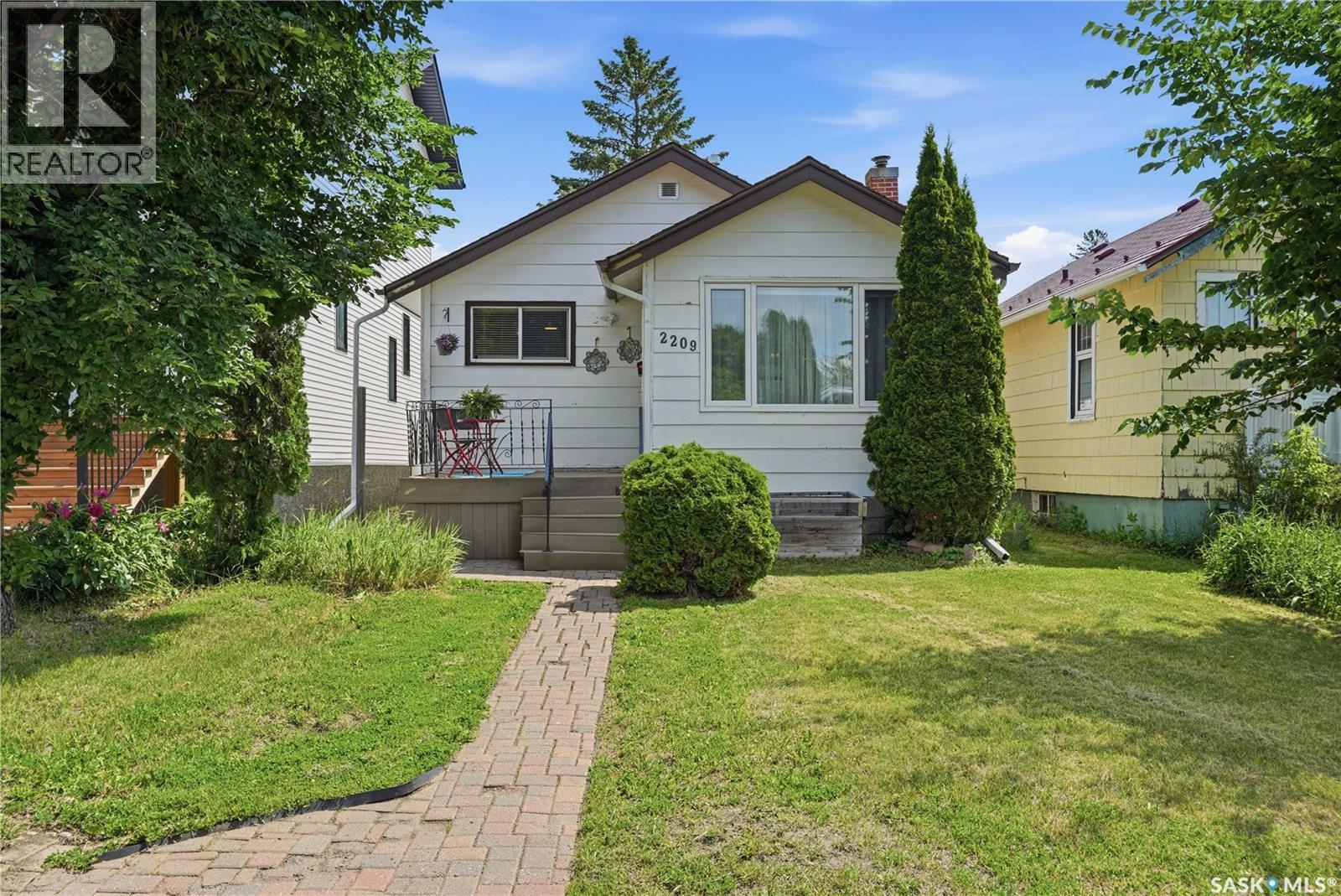 2209 QUEEN STREET - 1