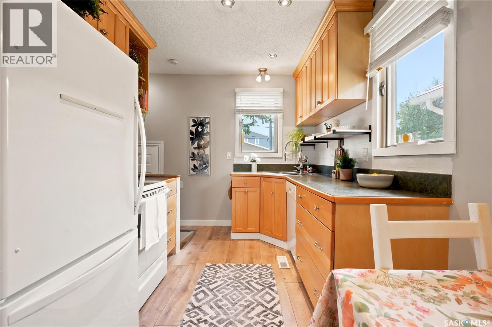 2209 QUEEN STREET - 10
