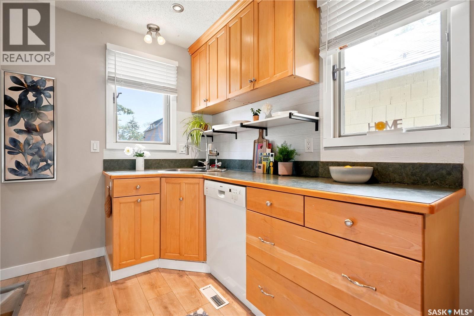 2209 QUEEN STREET - 11
