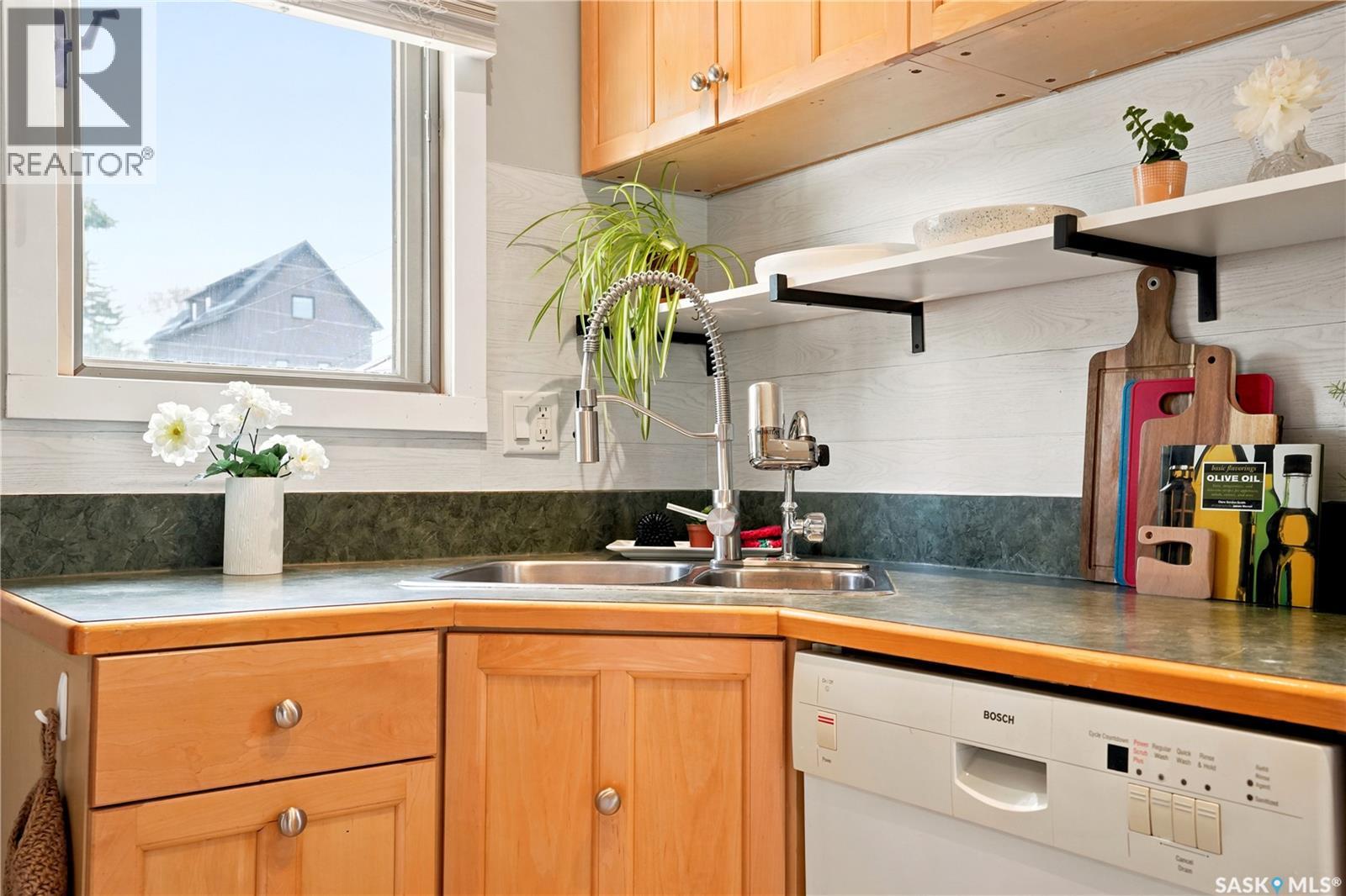 2209 QUEEN STREET - 12