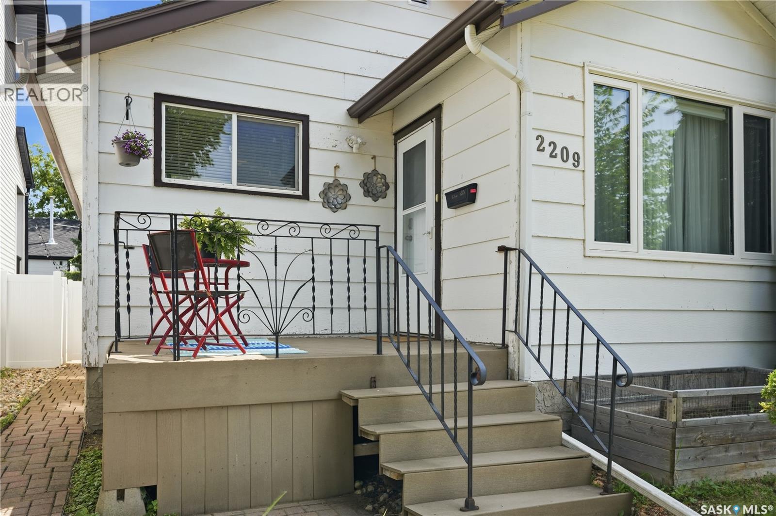 2209 QUEEN STREET - 2