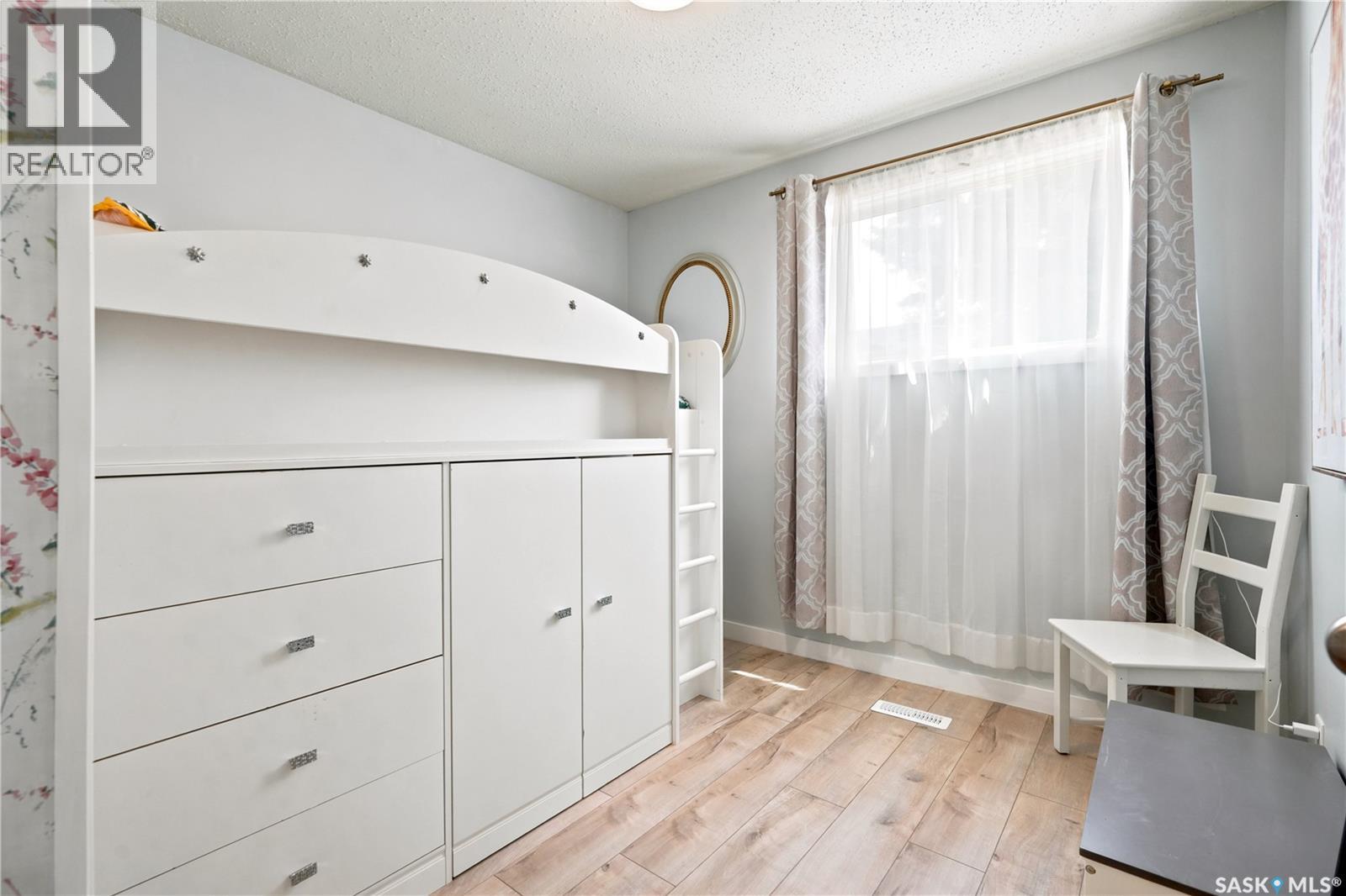 2209 QUEEN STREET - 21