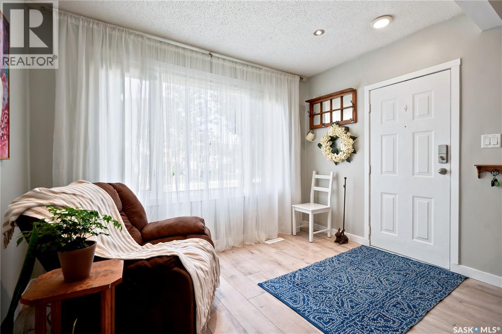 2209 QUEEN STREET - 3