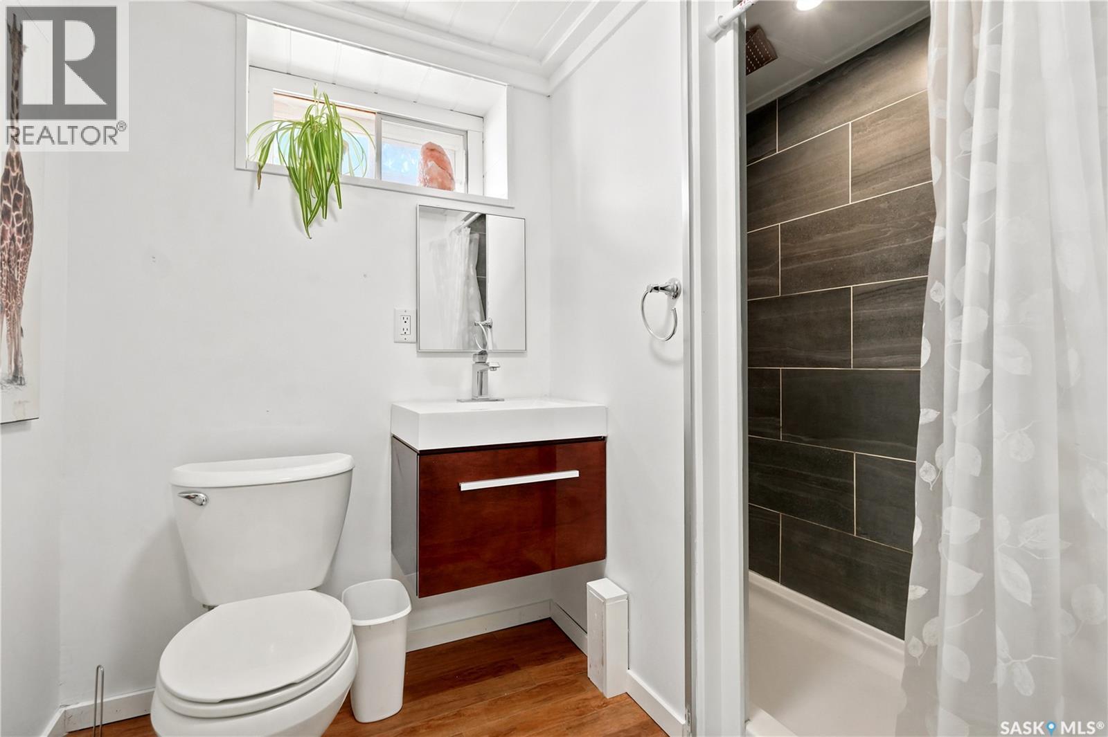 2209 QUEEN STREET - 32