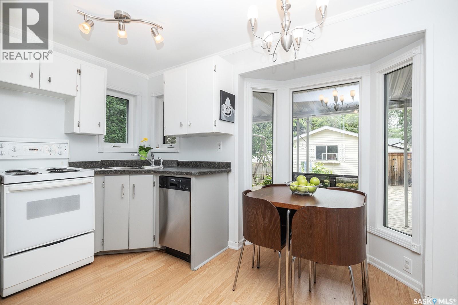 929 9th AVENUE N - 12