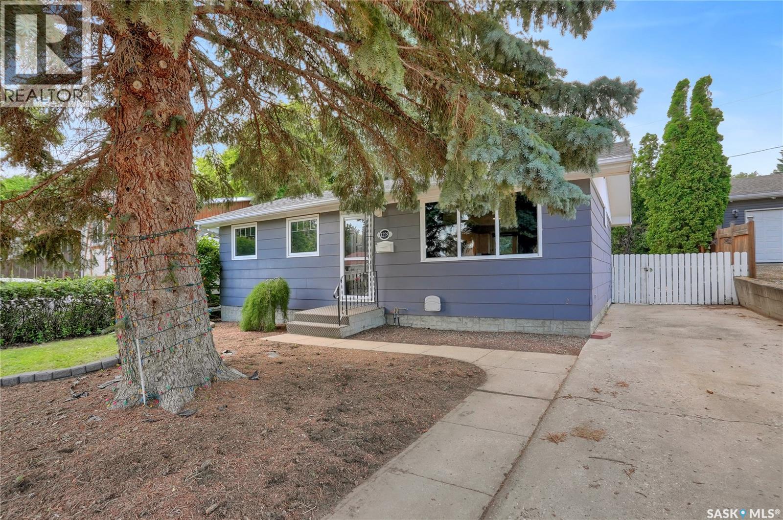 1228 Athabasca STREET W - 1
