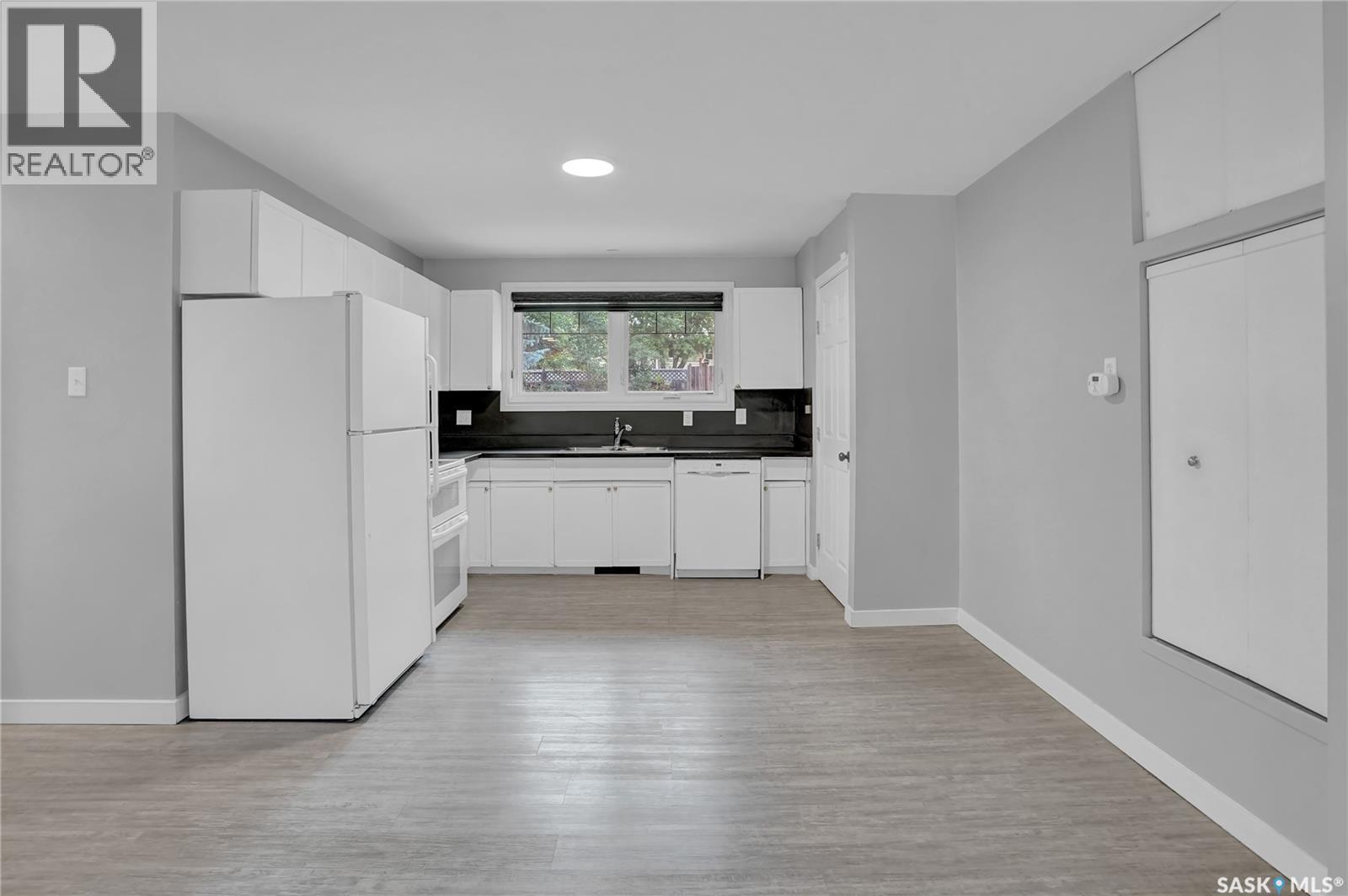 1228 Athabasca STREET W - 10