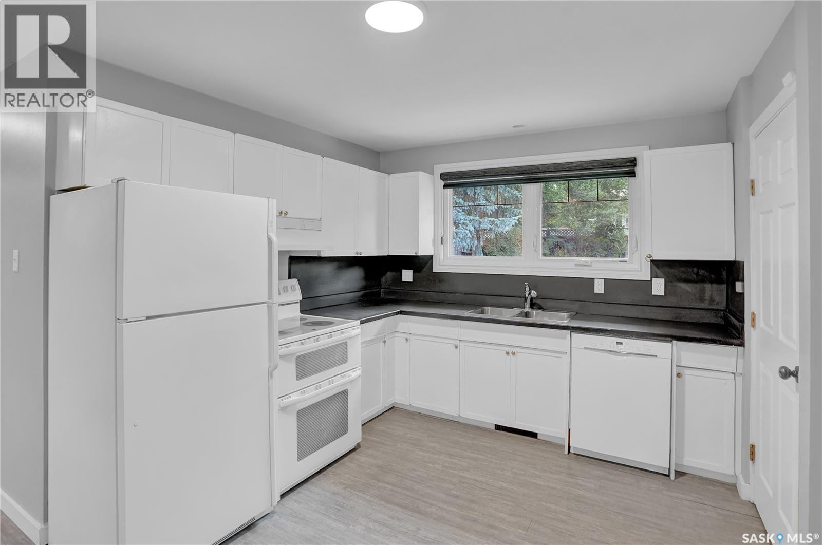 1228 Athabasca STREET W - 11