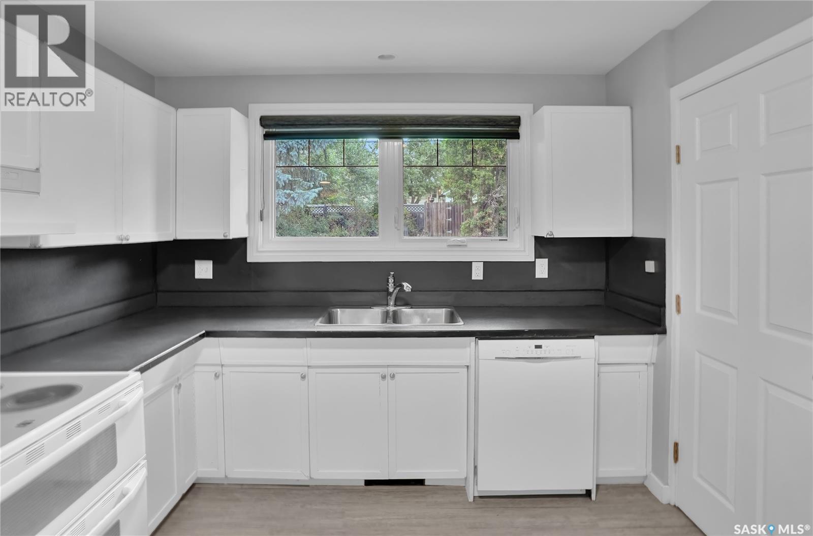 1228 Athabasca STREET W - 12