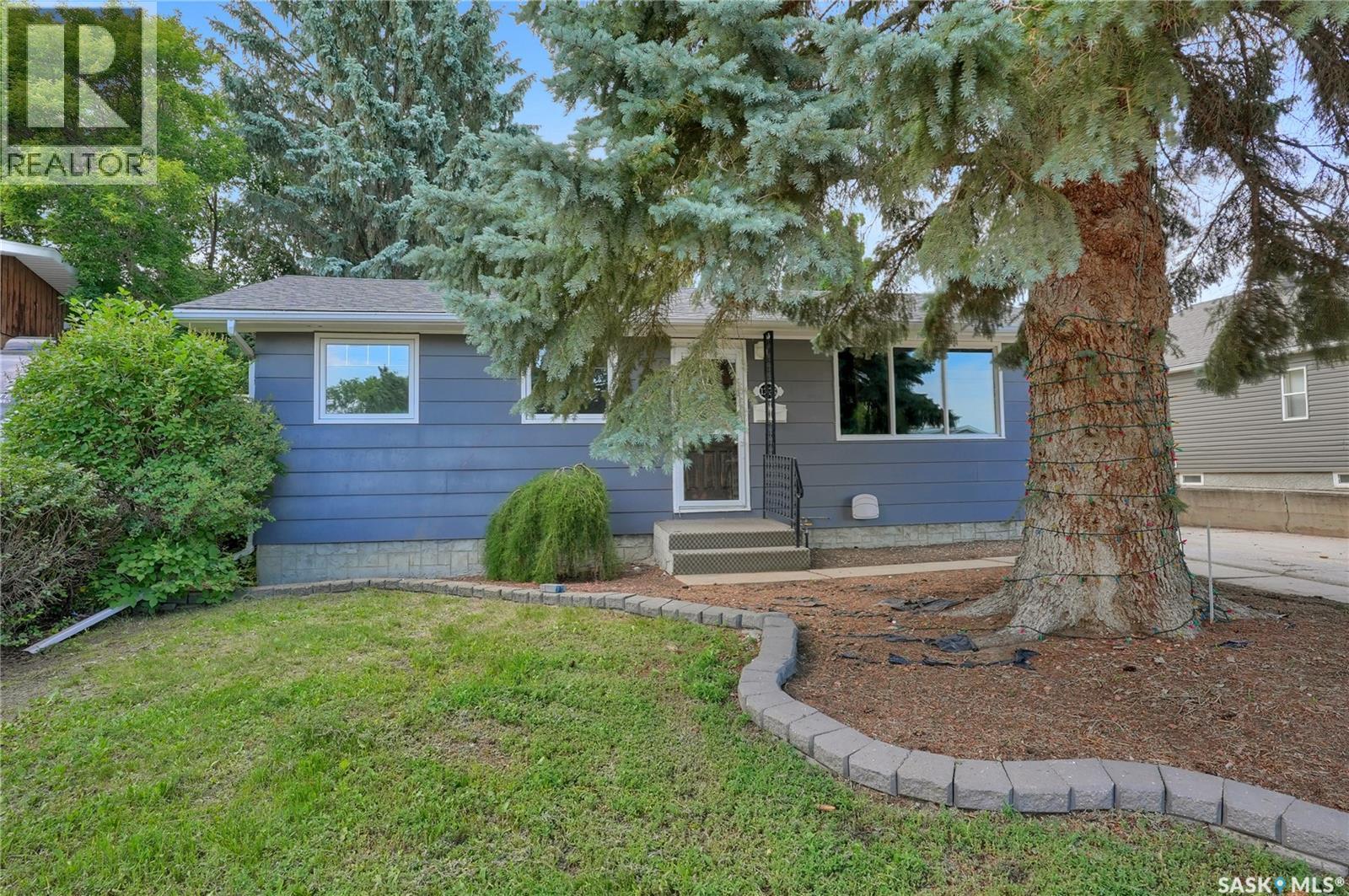 1228 Athabasca STREET W - 3