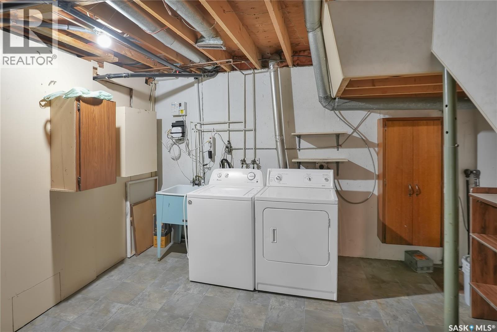 1228 Athabasca STREET W - 33