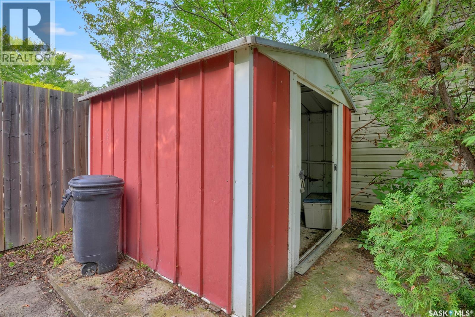 1228 Athabasca STREET W - 43