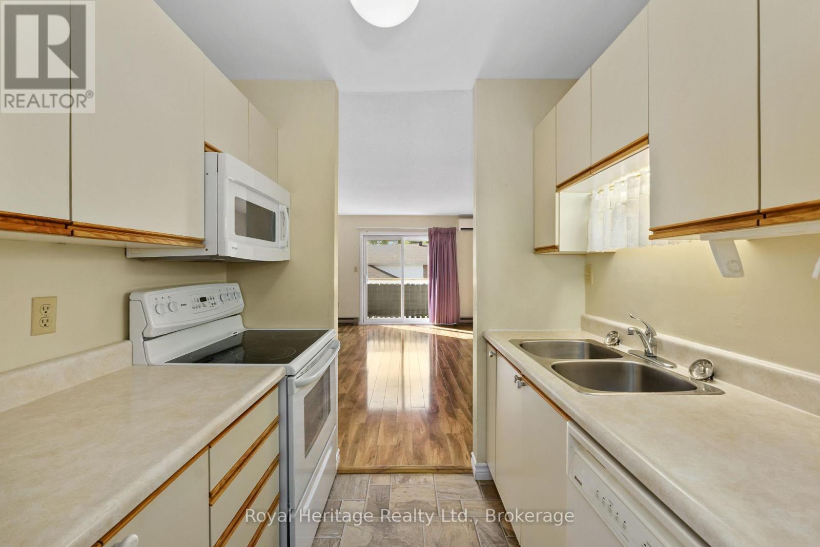 #4 97 DUNDAS STREET - 19
