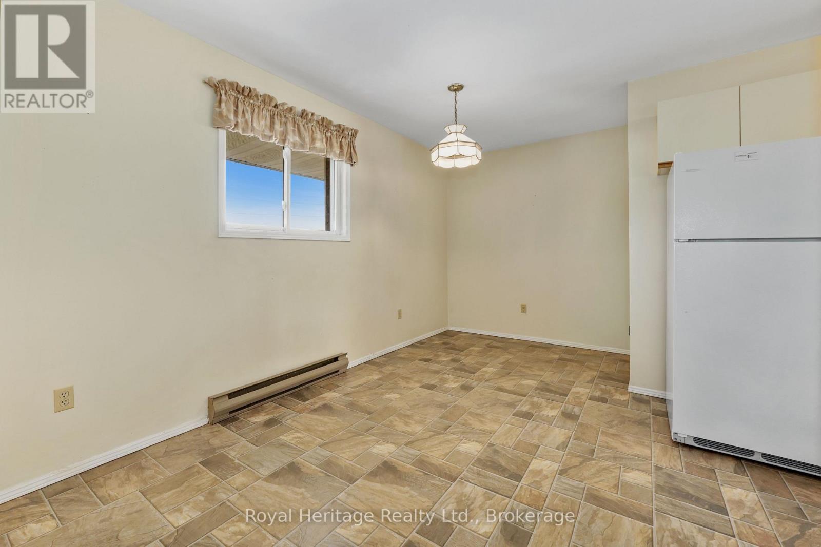 #4 97 DUNDAS STREET - 20