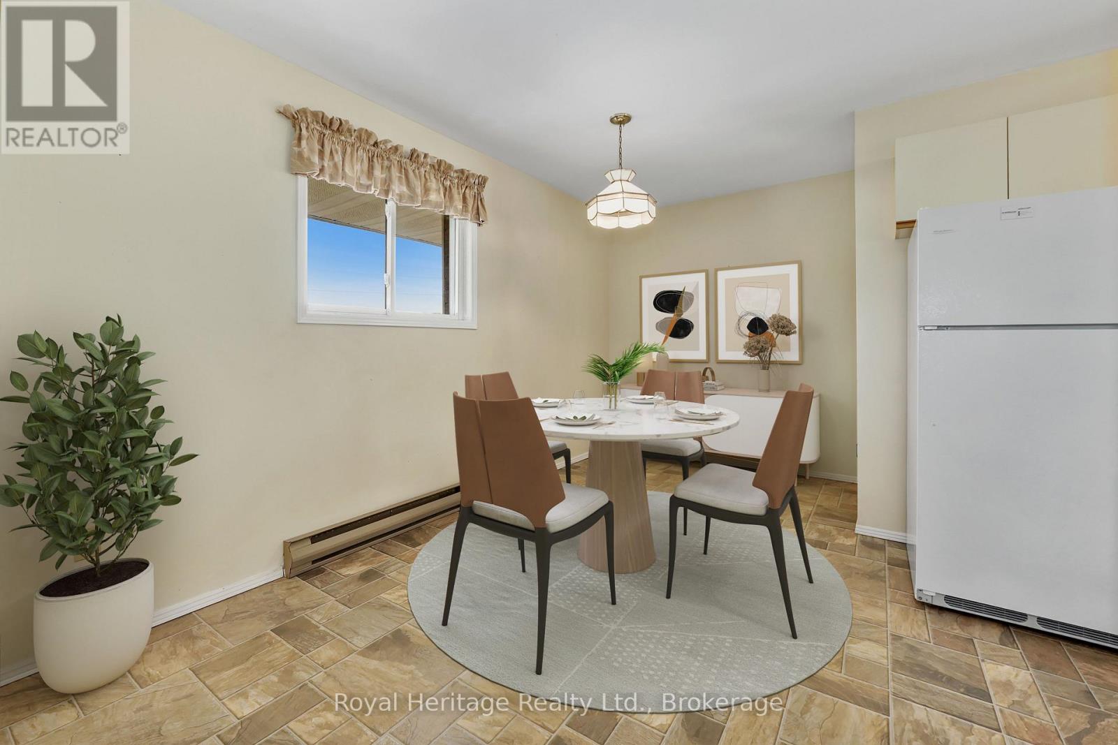 #4 97 DUNDAS STREET - 21