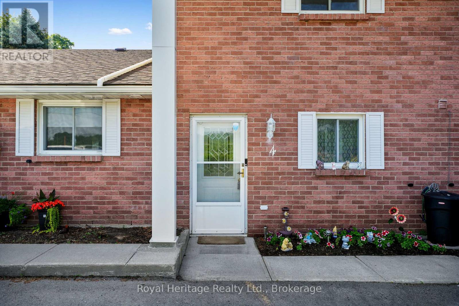 #4 97 DUNDAS STREET - 3