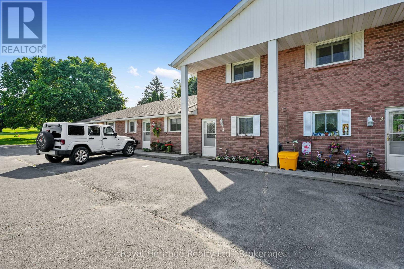 #4 97 DUNDAS STREET - 32