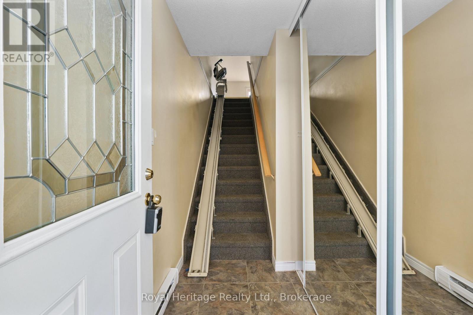 #4 97 DUNDAS STREET - 4