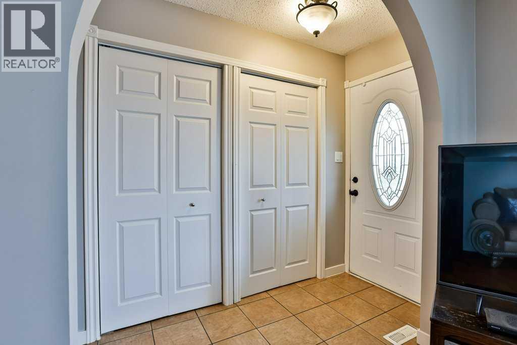 5217 38 Avenue - 3