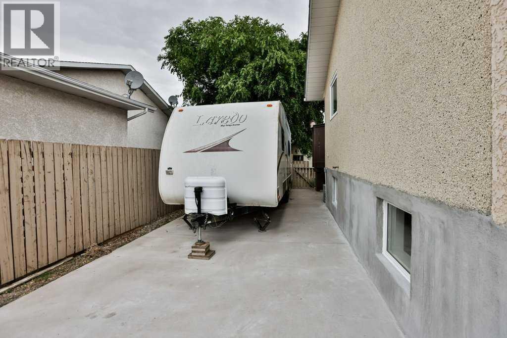 5217 38 Avenue - 24