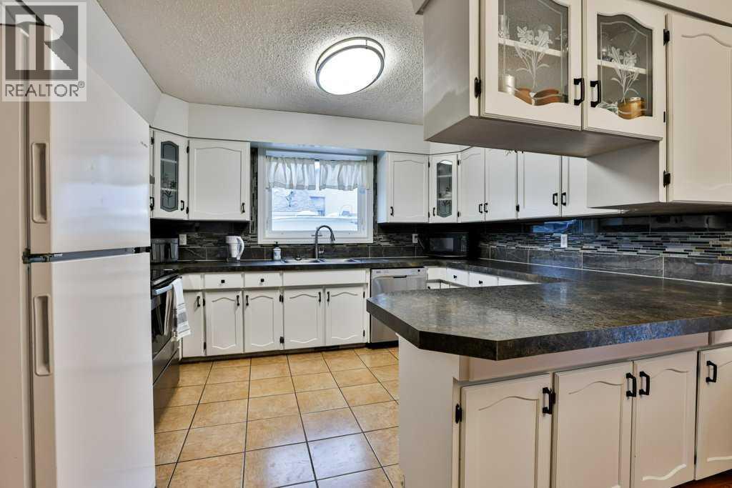 5217 38 Avenue - 8