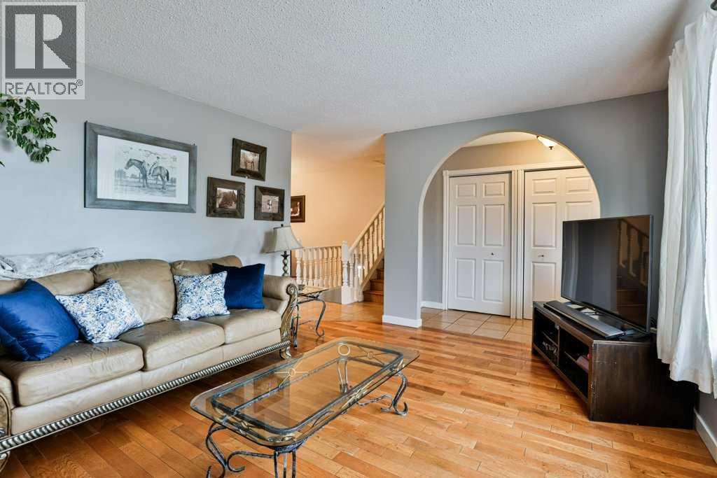 5217 38 Avenue - 5
