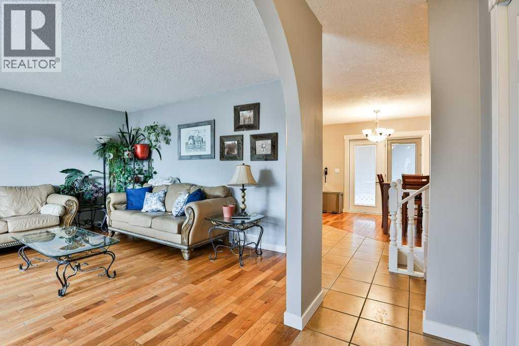 5217 38 Avenue - 2