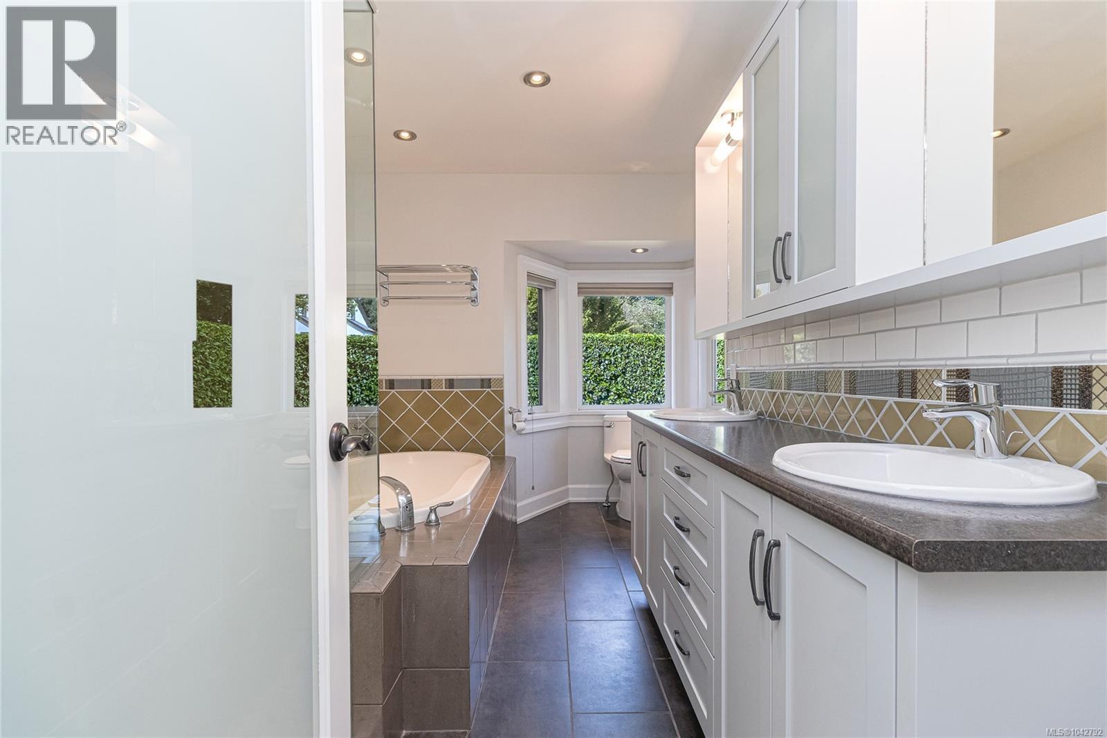 2617 Doncaster Dr - 22