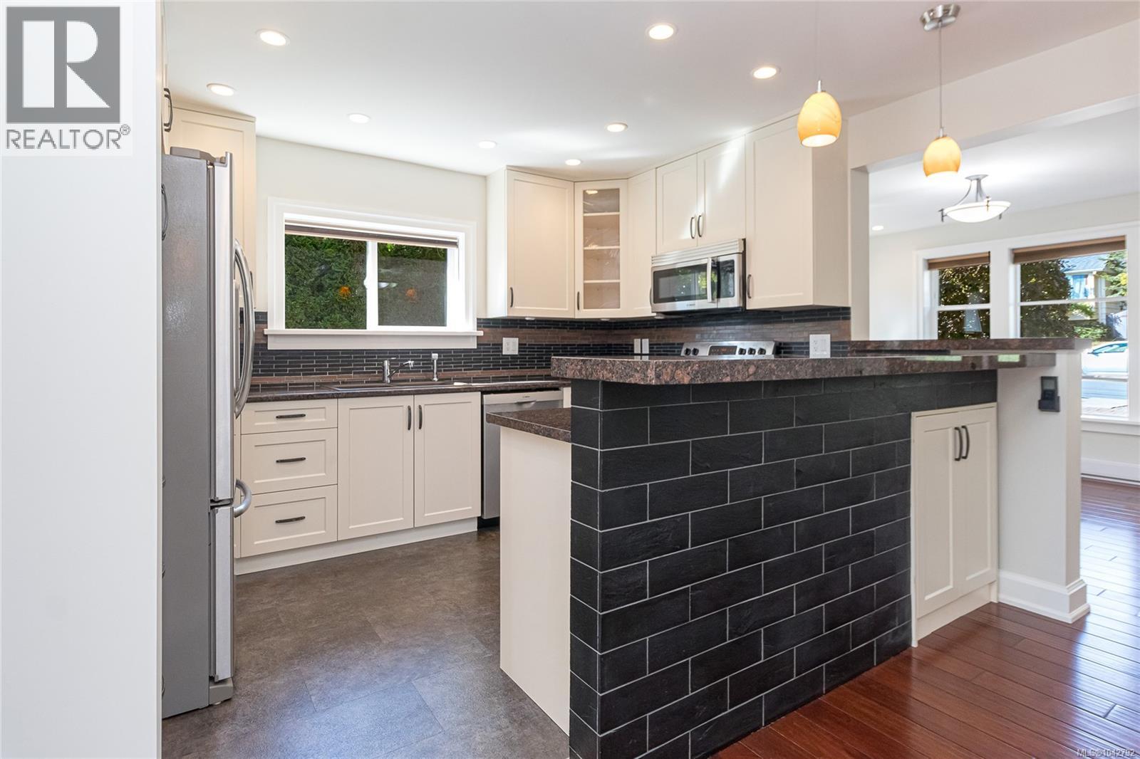 2617 Doncaster Dr - 13