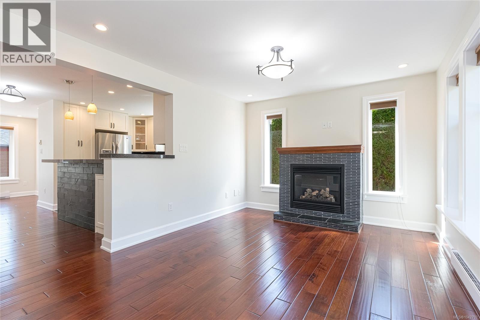 2617 Doncaster Dr - 5