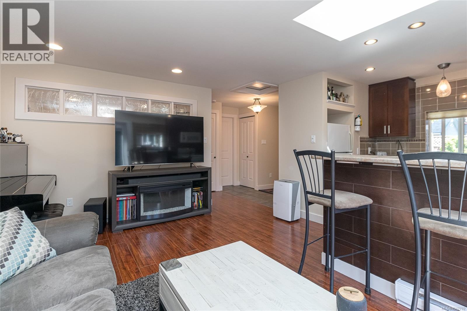 2617 Doncaster Dr - 37